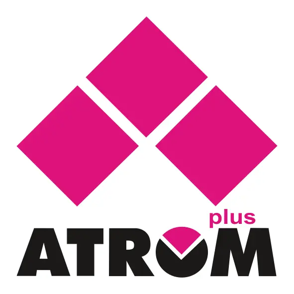 Logo firmy atrom plus. 3 kafelki w kolorze magenta i napis ATROM.